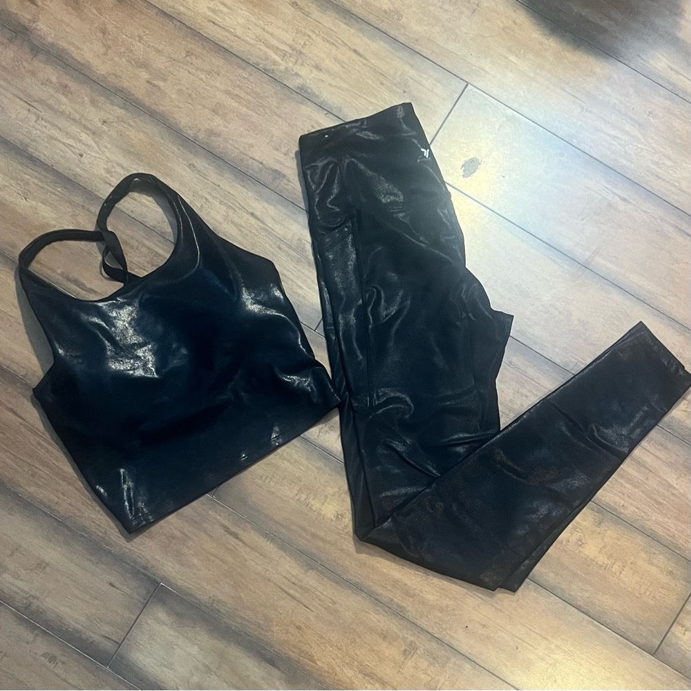 ON Sports Bra Leggings Set
